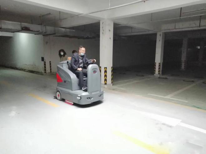 滁州小区物业保洁不用人力改用驾驶式洗地机了